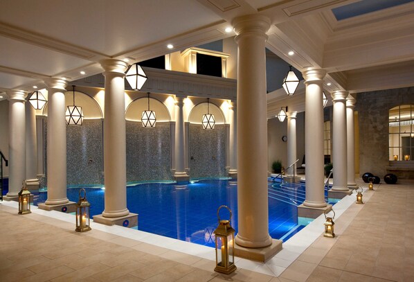 Pool photograph from the listing; access and availability are not confirmed.